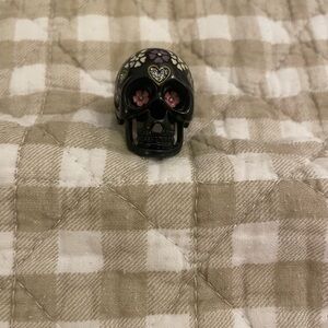 Hot Topic Black Skull Ring with Floral Accents ( approx Sz 8)